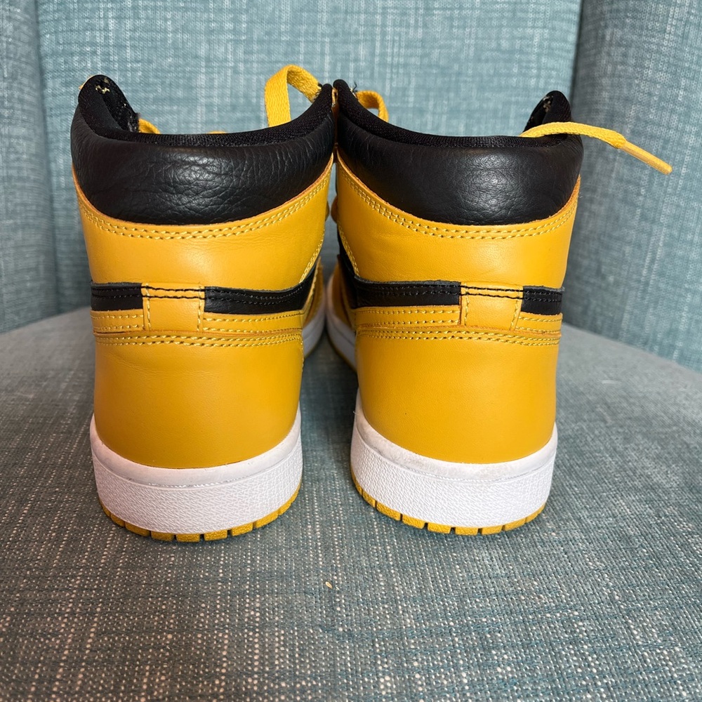 Air Jordan 1 Retro High OG 'Pollen' Sneakers - Picture 4 of 5